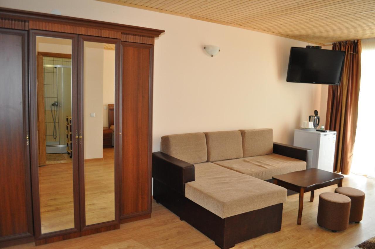 Веселий Кут Hotel ซาลิซนีปอร์ต ภายนอก รูปภาพ