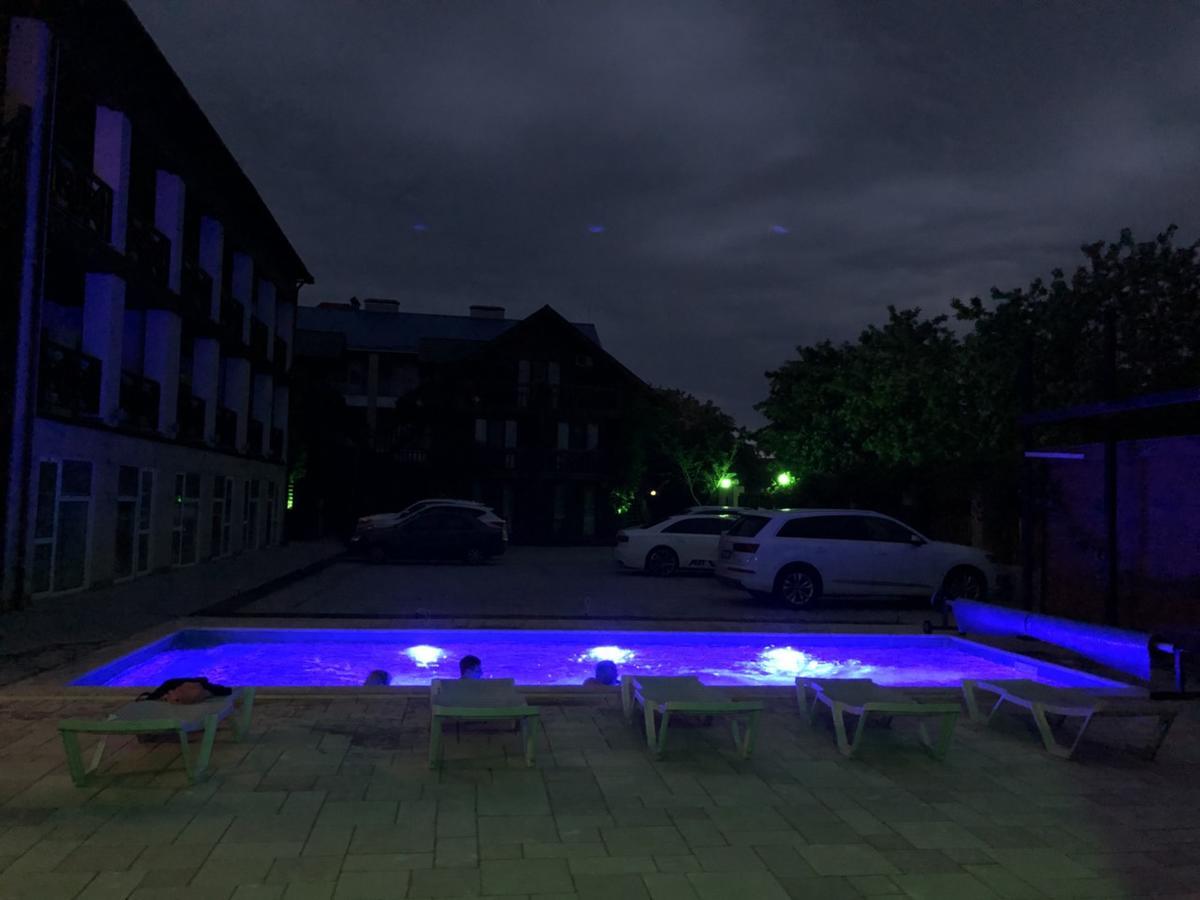 Веселий Кут Hotel ซาลิซนีปอร์ต ภายนอก รูปภาพ
